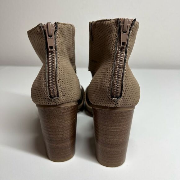 Kenneth Cole Womens Hit T-Strap Taupe T-Strap Heels Size 8,5 - Picture 3 of 16